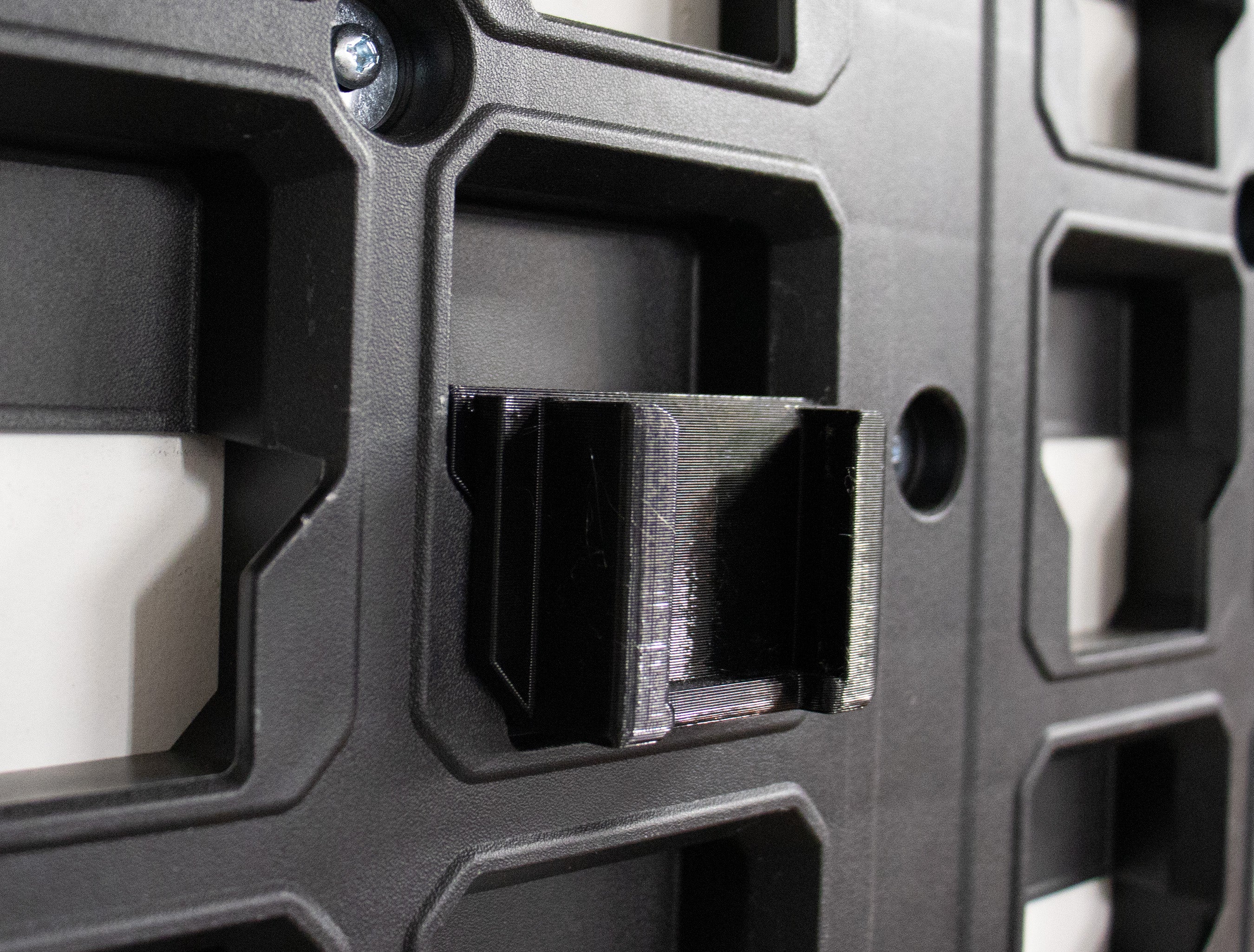 Packout Wall M18 Battery Mount